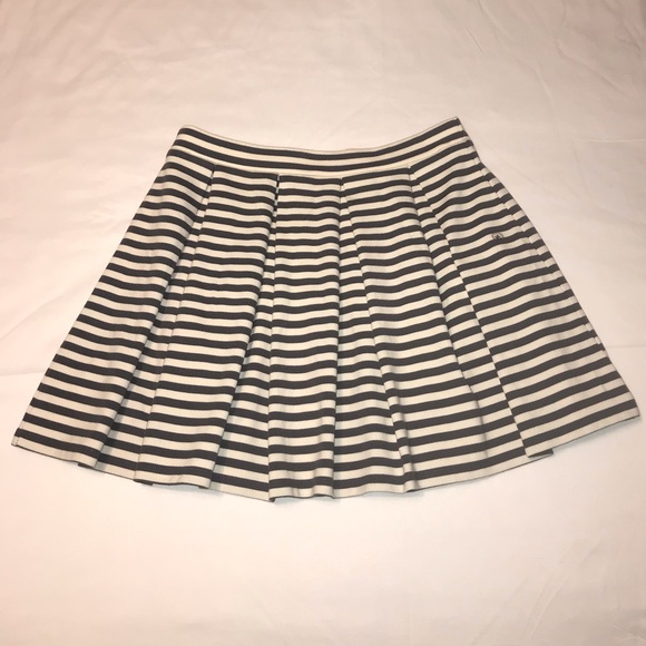 American Eagle Grey Pleated Pull On Circle Mini Skirt NEW Size: Medium - Picture 3 of 7